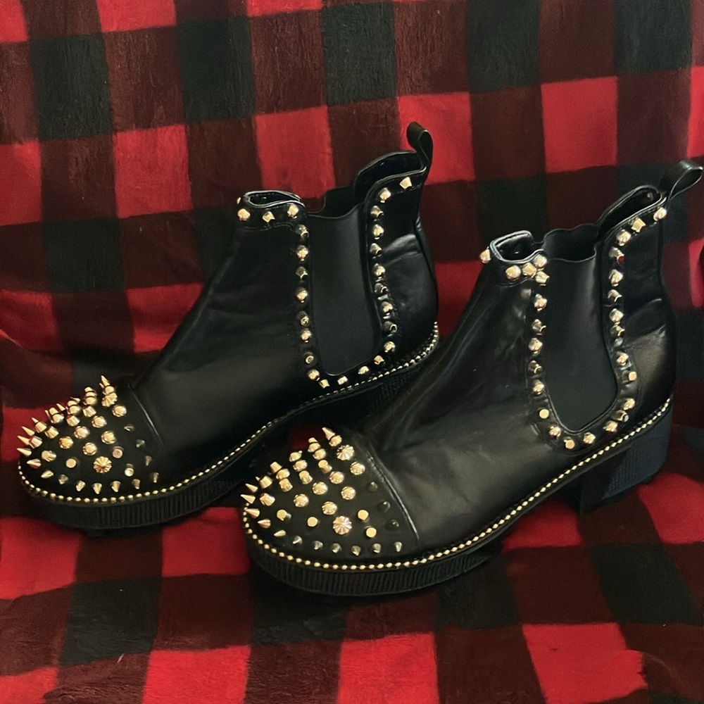 Spiked boots